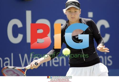 Bethanie Mattek in action at DFS Classic