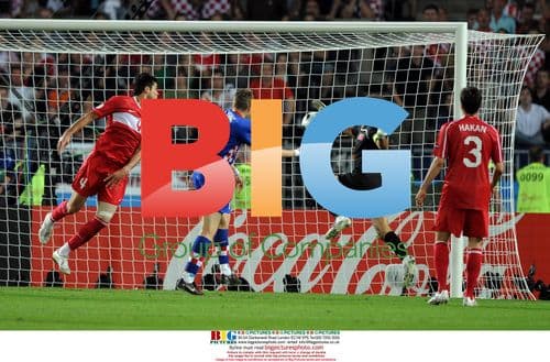 Croatia's Ivan Klasnic scores late header against Turkey