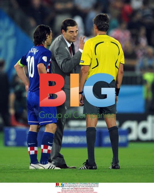 Slaven Bilic confronts referee at Euro 2008 quarter-final