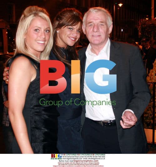 Jade Goody and friends go clubbing