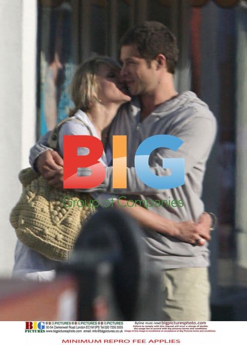 Cameron Diaz and Paul Sculfor kiss after dinner