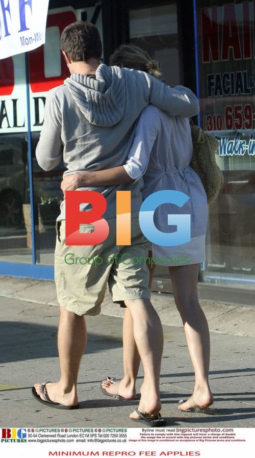 Cameron Diaz and Paul Sculfor kiss after dinner