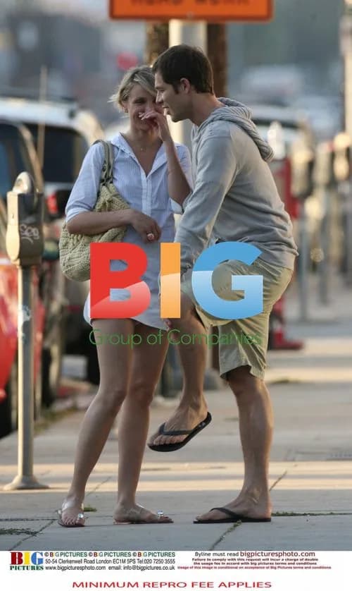 Cameron Diaz and Paul Sculfor kiss after dinner