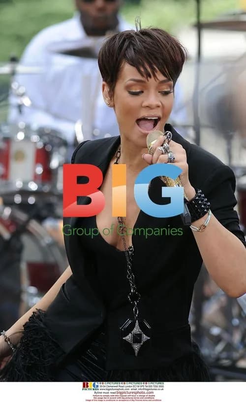 Rihanna performs on 'Good Morning America'