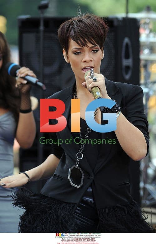 Rihanna performs on 'Good Morning America'