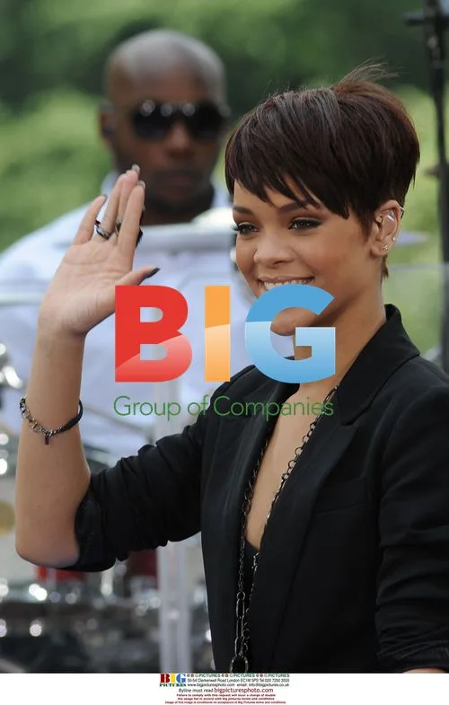 Rihanna Performs on GMA