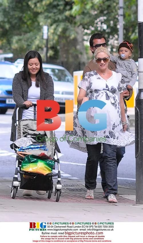 Pregnant Gwen Stefani and family out in London