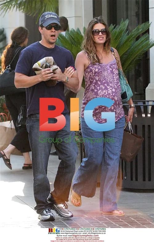 Mark Wahlberg leaves cinema with pregnant girlfriend