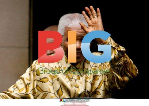 Nelson Mandela Leaves London Hotel