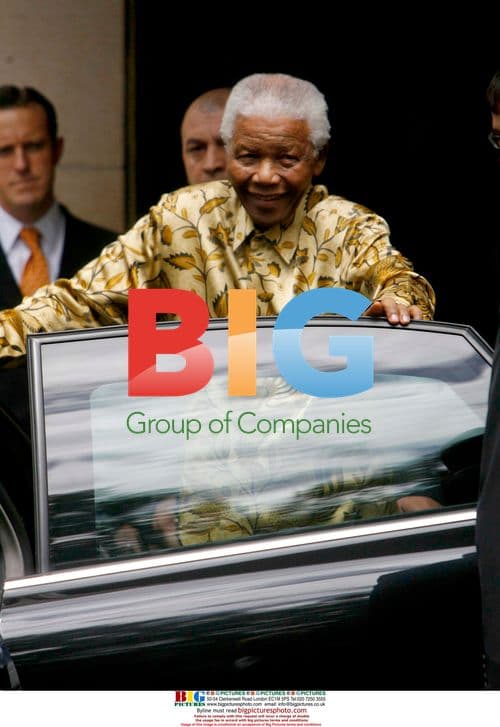 Nelson Mandela and wife leave hotel for lunch with Queen