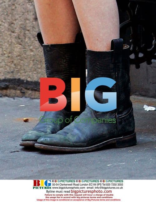 Kirsten Dunst Shopping in NYC