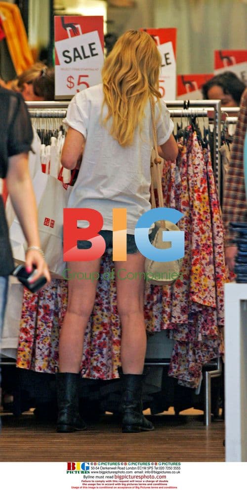 Kirsten Dunst Shops in Soho, NYC