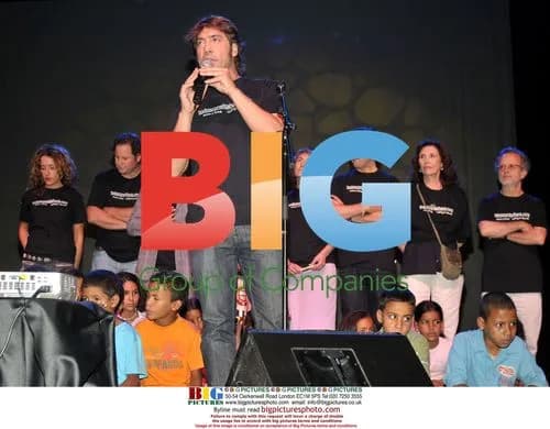 Javier Bardem hosts Saharawi children's welcome concert