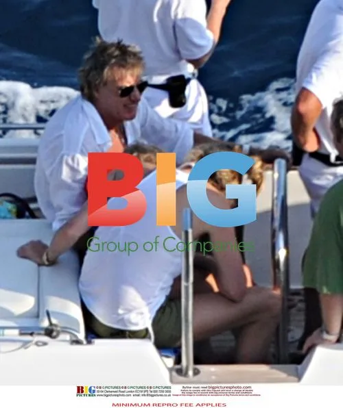 Rod Stewart and Penny Lancaster in Positano