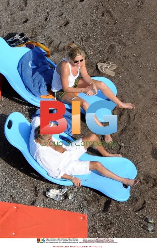 Rod Stewart and Penny Lancaster in Positano