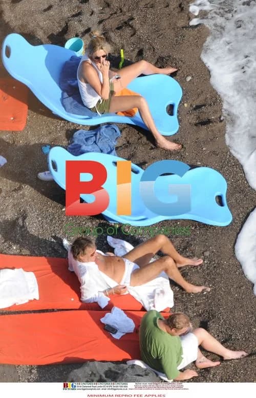 Rod Stewart and Penny Lancaster in Positano