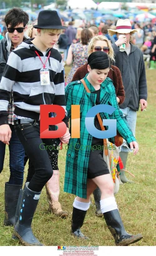 Celebrities brave Glastonbury mud