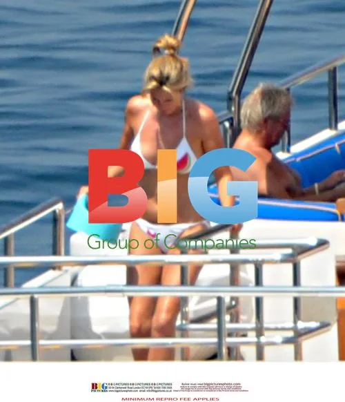 Rod Stewart and Penny Lancaster in Positano