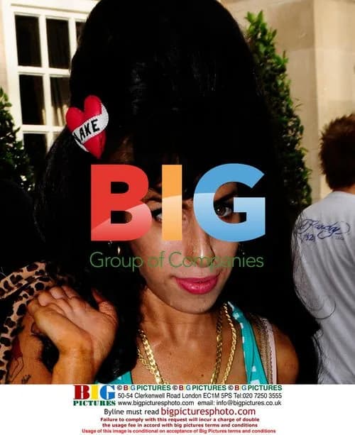 Amy Winehouse Leaving Clinic in London
