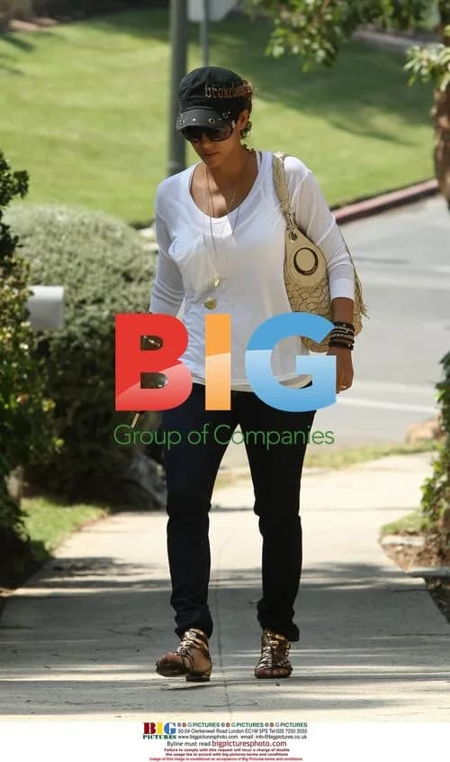 Halle Berry visits friend in Hollywood hills
