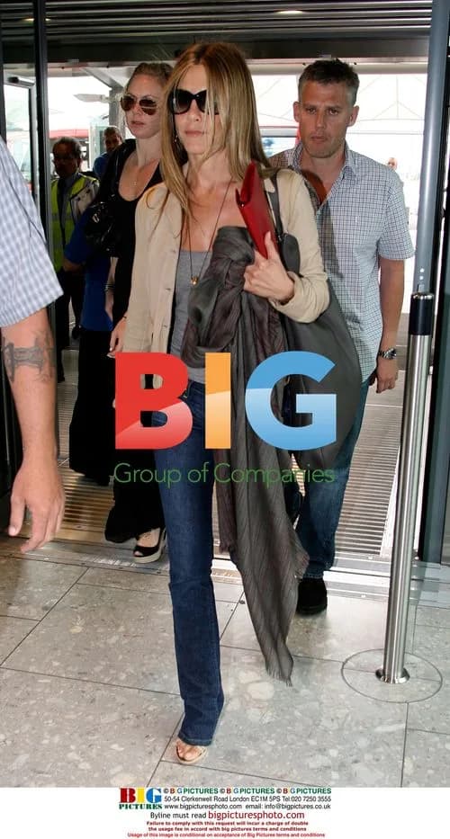 Jennifer Aniston Departs UK