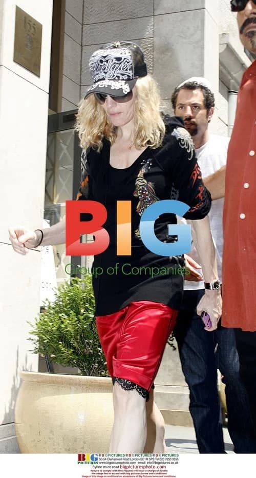 Madonna leaves Kabbalah Centre with kids