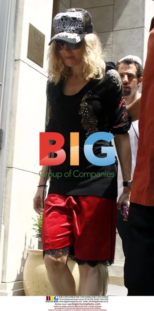Madonna and kids leaving Kabbalah Centre
