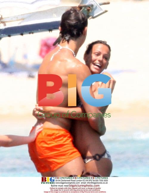 Ronaldo and Girlfriend Relax on Yacht in Italy