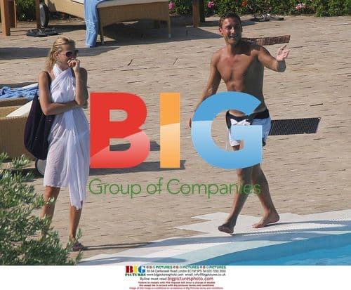 Francesco Totti and wife Ilary relax poolside