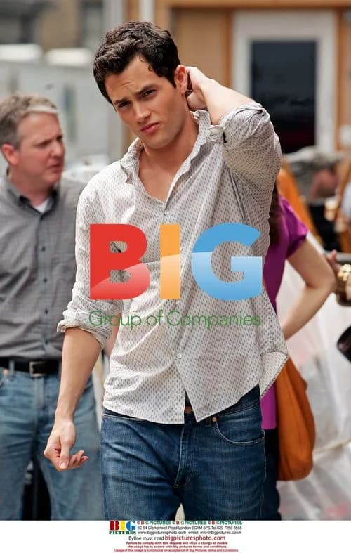 Penn Badgley on 'Gossip Girl' set