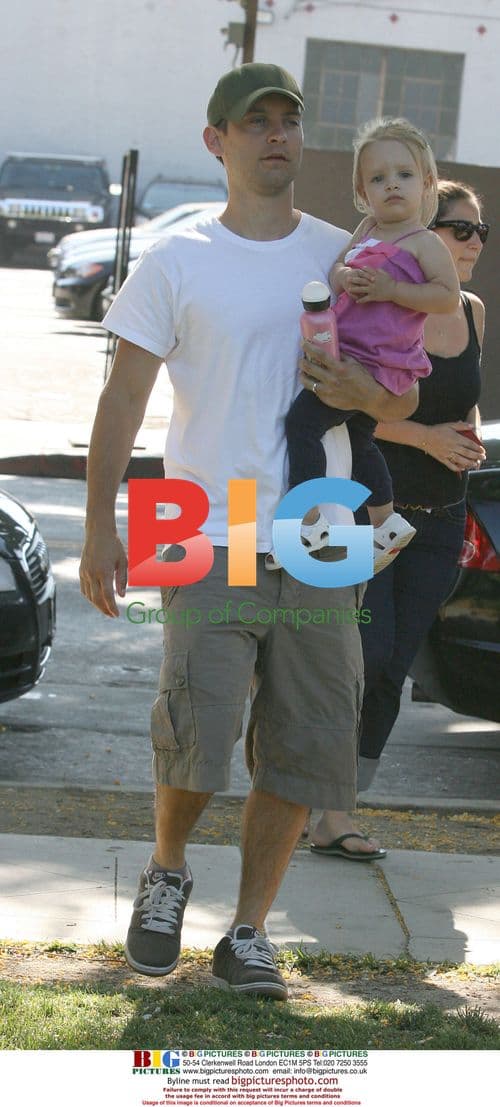 Spiderman Tobey Maguire and daughter Ruby at park