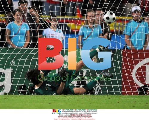 Cesc Fabregas's winning penalty kick