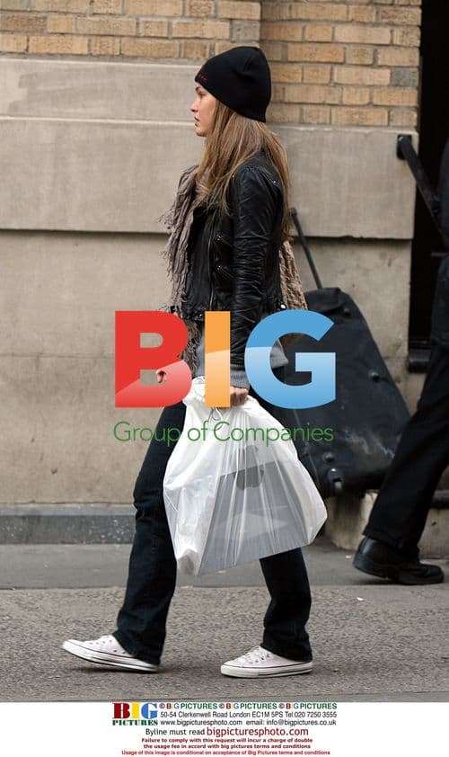 Bar Refaeli Shopping at Apple Store