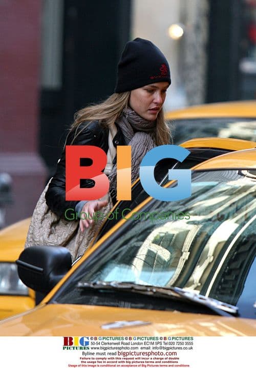 Bar Refaeli shopping at Apple Store with father