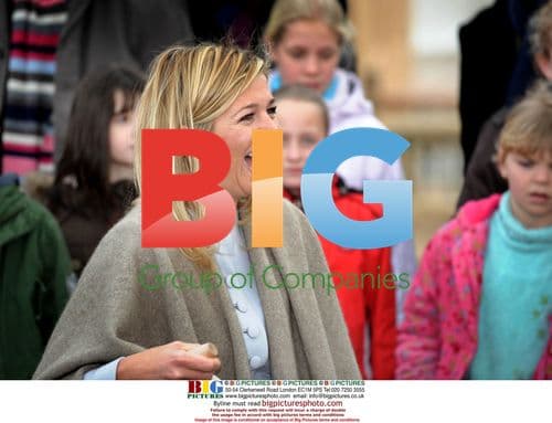 Princess Maxima buries time capsules with children