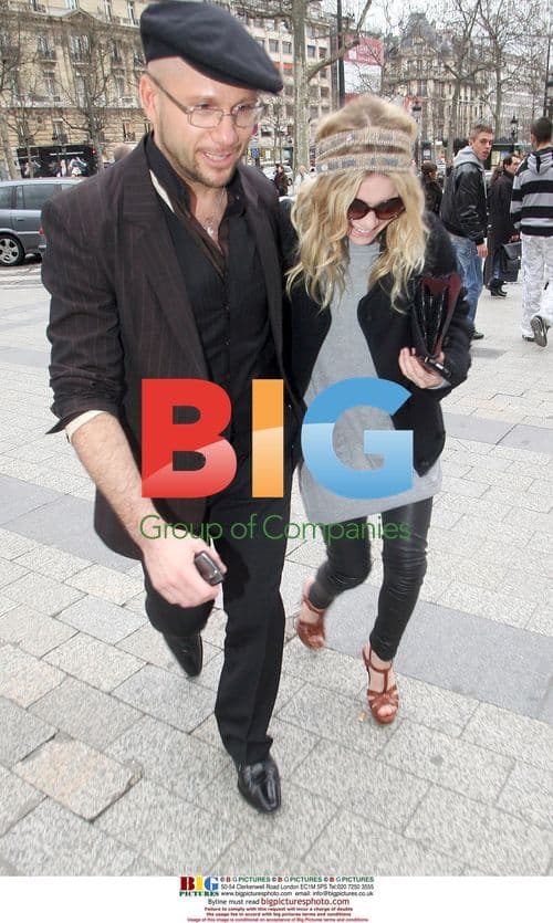 Olsen Twins Visit Paris Boutiques, Ashley Visits Starbucks