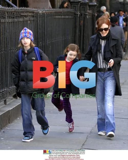 Julianne Moore Picks Up Kids From School