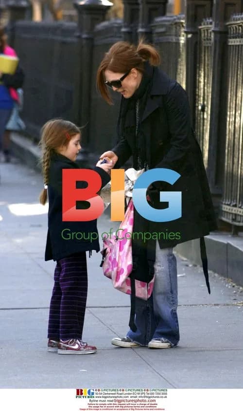 Julianne Moore Picking Up Kids From School