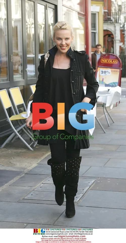 Kylie Minogue Enjoys Lunch and Shopping