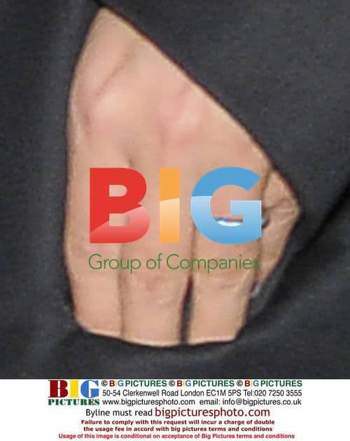 Lily Allen's Car Window Smashed