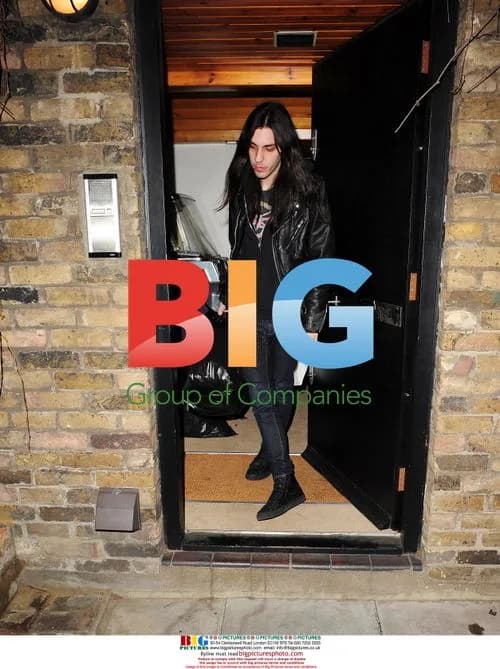 Blake Wood visits Amy Winehouse at flat