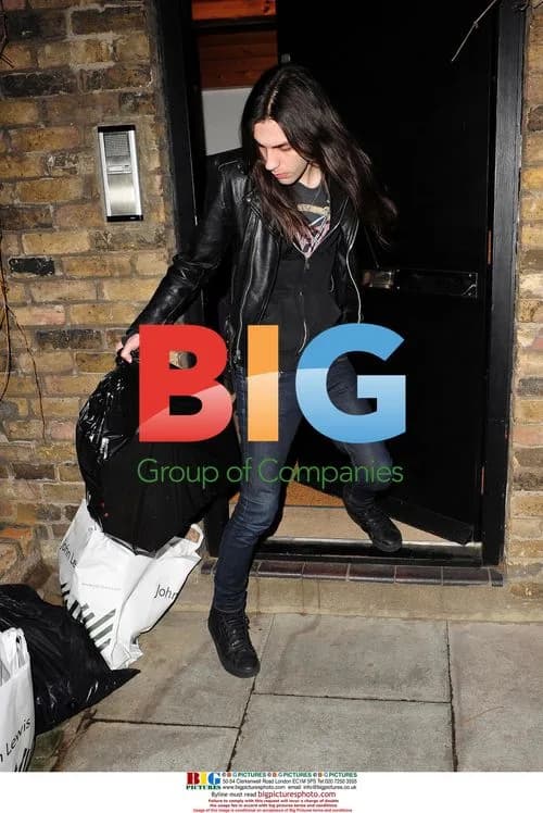 Blake Wood visits Amy Winehouse at her flat