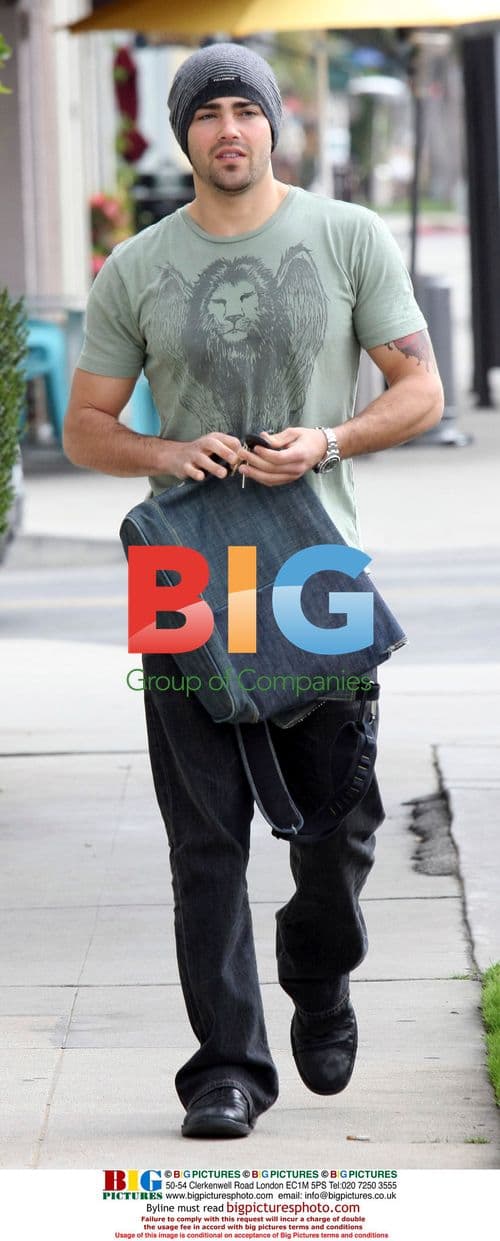 Jesse Metcalfe Has Working Brunch