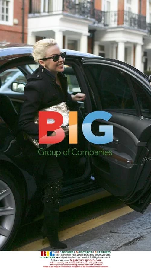 Kylie Minogue Shopping in London