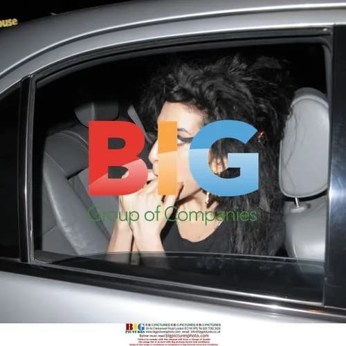 Amy Winehouse on an Off-License Pit Stop