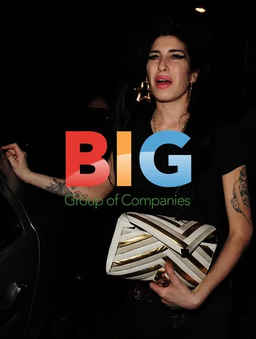 Amy Winehouse stops at off-license after Bungalow 8 party