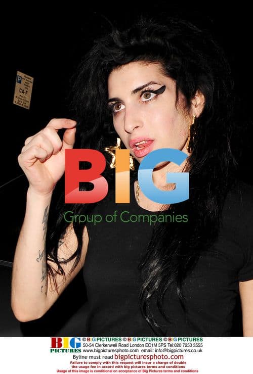 Amy Winehouse stops at off-license after Bungalow 8 party