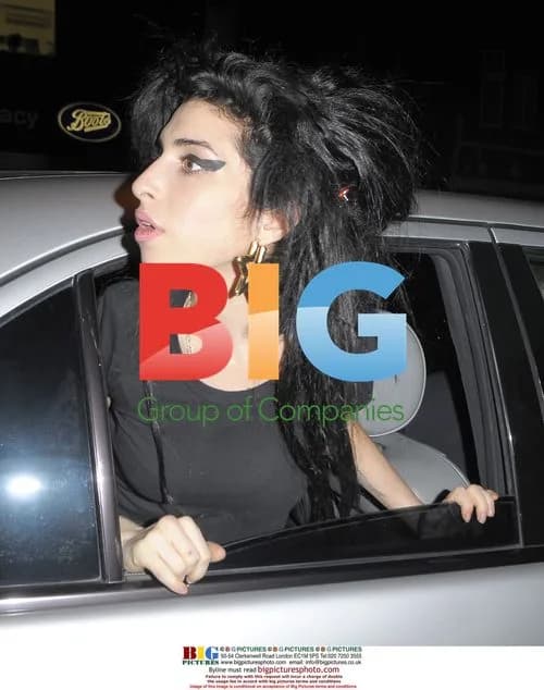 Amy Winehouse Stops for Snacks