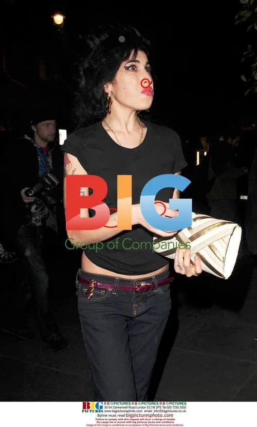 Amy Winehouse leaves home for Bungalow 8