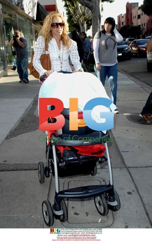 Sheryl Crow Shops for Baby Clothes